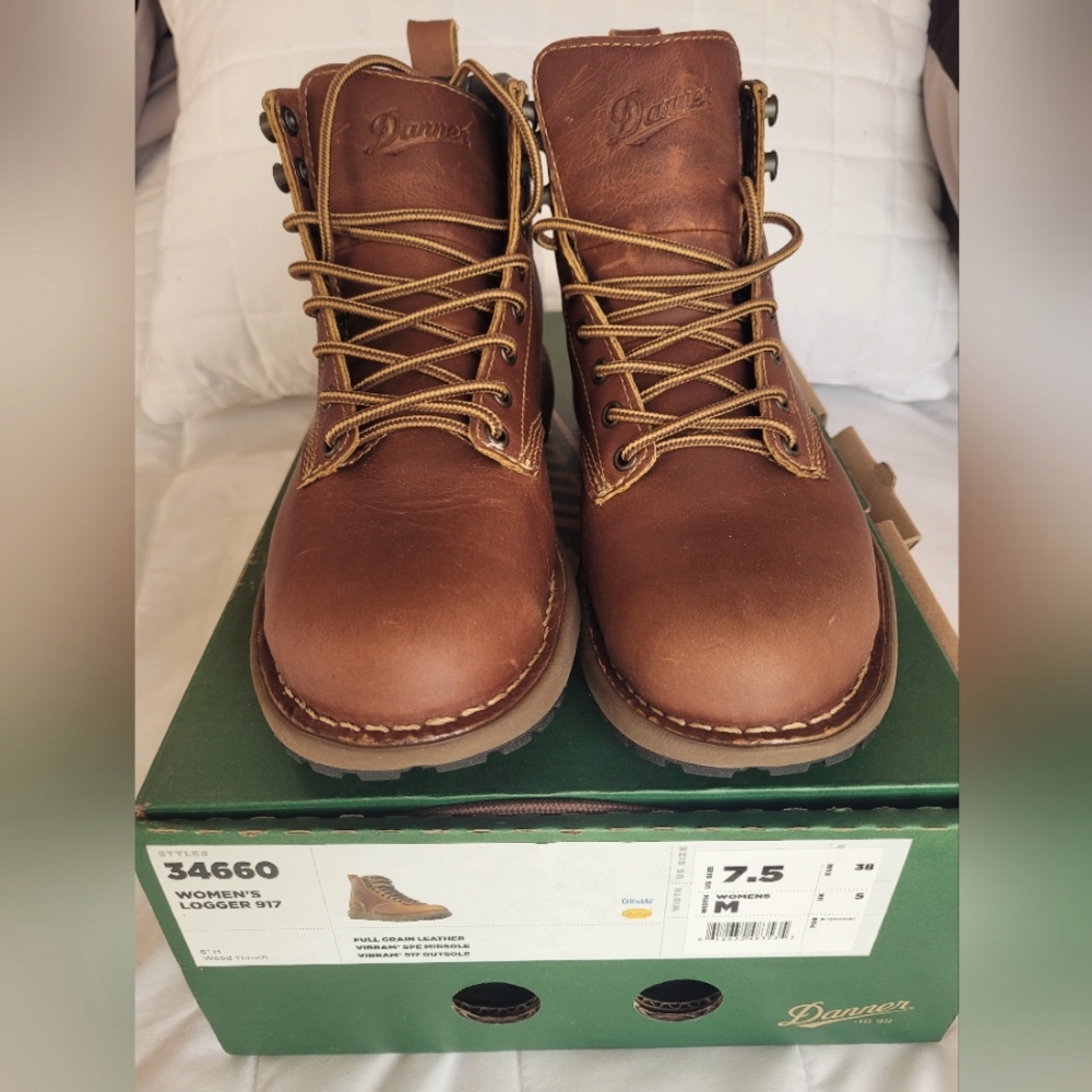 Danner womens 917 Logger, size 7.5  New!
